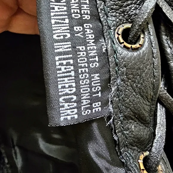 Women's Black Leather Vest - Picture 6 of 9